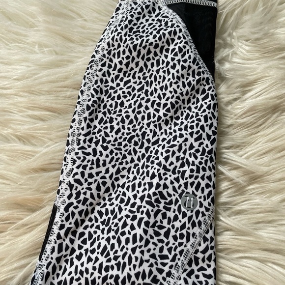 LULULEMON Inspire Tight Black & White Miss Mossaic Mesh - Picture 4 of 6